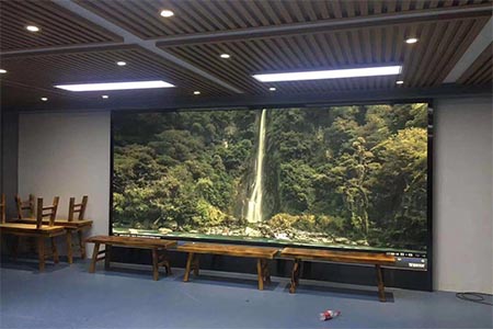 廣州某電子企業(yè)室內會(huì )議全彩led屏